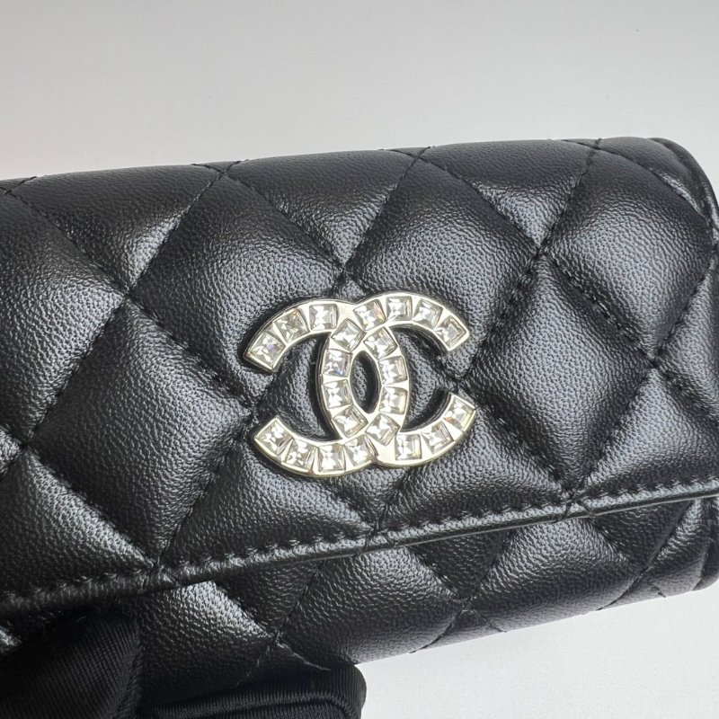 CAHNEL CF季節款滿鑽雙C卡包黑羊皮晶片款-7