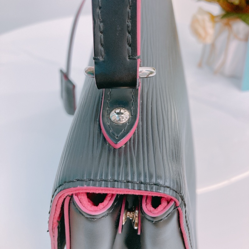 MS0366 LOUIS VUITTON 路易威登樹皮紋牛皮兩用翻蓋式包包CLUNY PM EPI-25