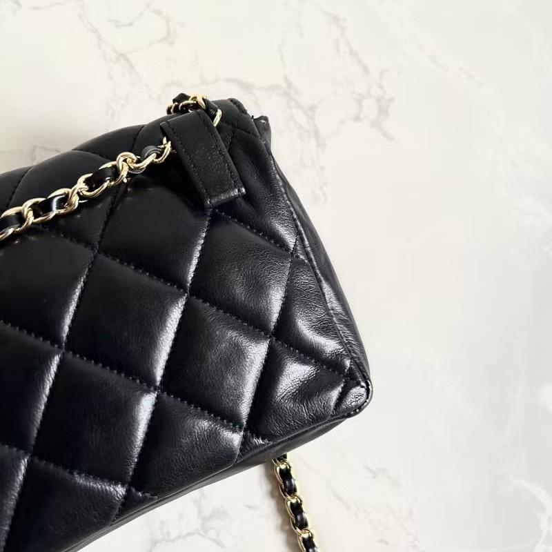 【LA LUNE】中古二手包 Chanel黑色旋轉金扣單肩包 斜背包 古董包 側背包小包-6