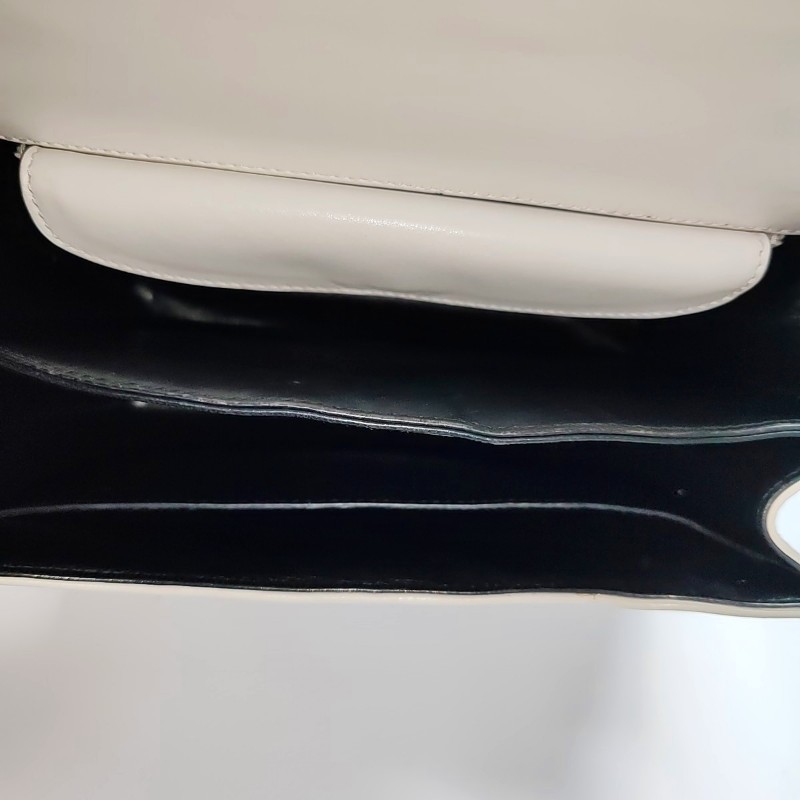 PRADA Cahier白色羊皮鉚釘絎縫斜挎包單肩包 銀色五金 可拆卸肩帶-6