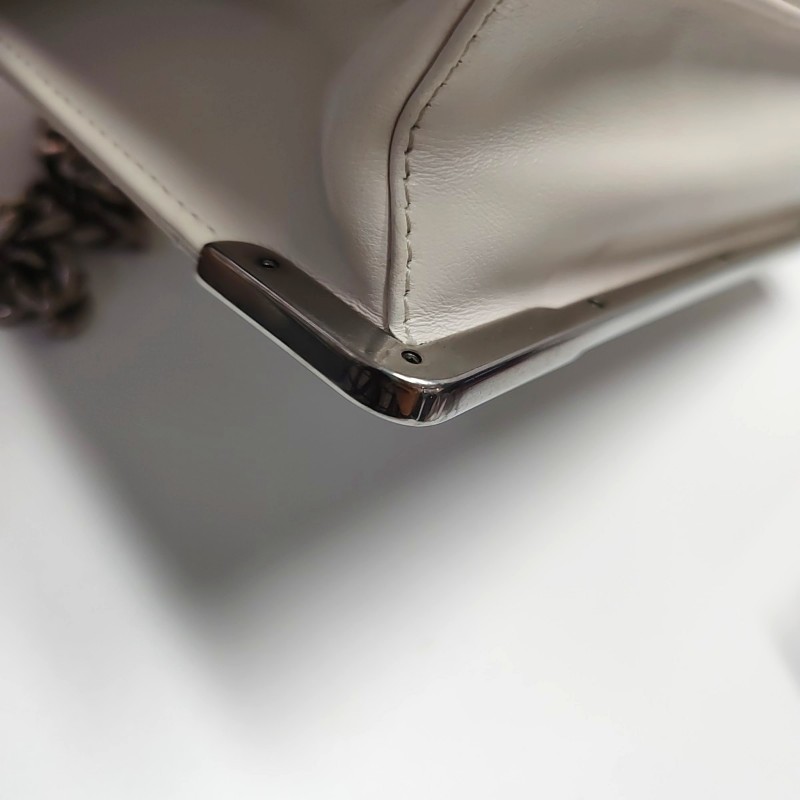 PRADA Cahier白色羊皮鉚釘絎縫斜挎包單肩包 銀色五金 可拆卸肩帶-10