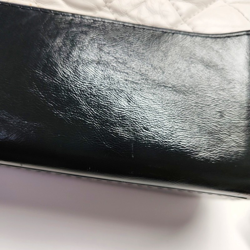 CHANEL GABRIELLE 中號 白色牛皮菱格紋絎縫流浪包斜挎包單肩包 金色銀色釘色五金 24開 可拆卸肩帶-11