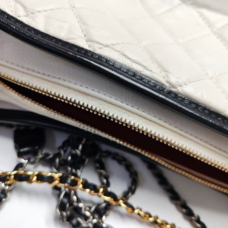 CHANEL GABRIELLE 中號 白色牛皮菱格紋絎縫流浪包斜挎包單肩包 金色銀色釘色五金 24開 可拆卸肩帶-13