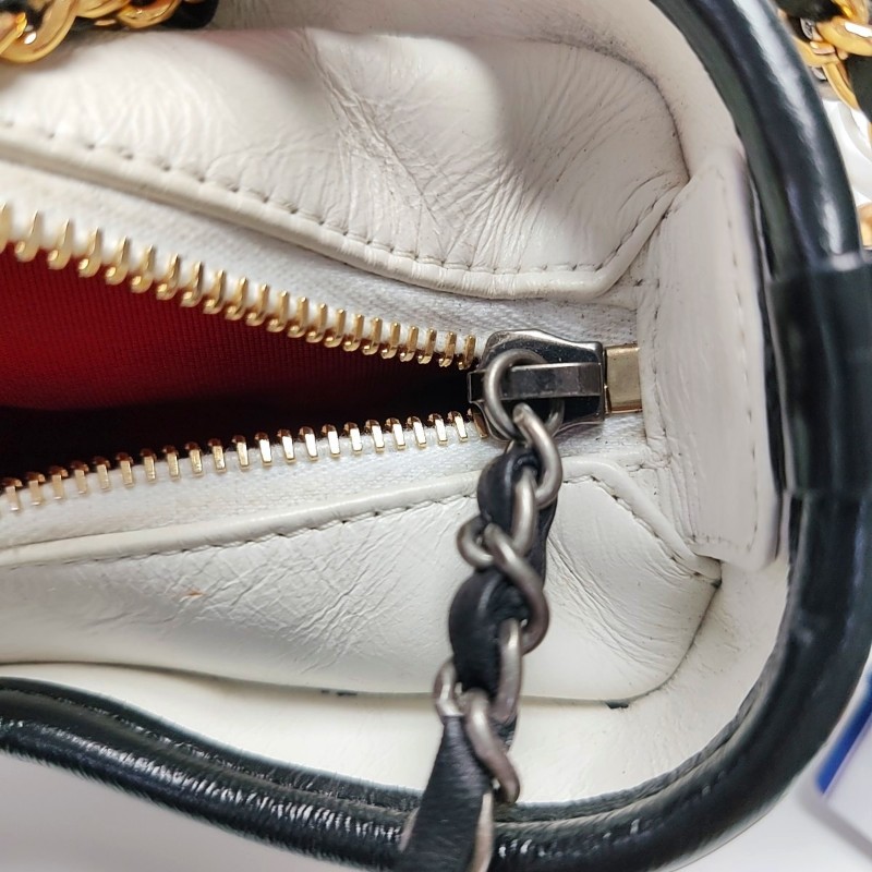CHANEL GABRIELLE 中號 白色牛皮菱格紋絎縫流浪包斜挎包單肩包 金色銀色釘色五金 24開 可拆卸肩帶-14