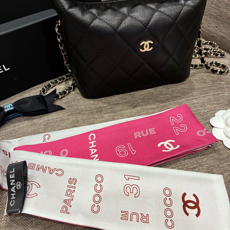 香奈兒Chanel 2025年品牌專屬生日禮🎁粉/白雙色twilly全新-2