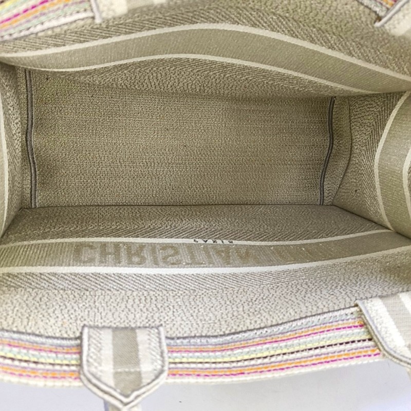 DIOR Book Tote 中號 卡其色織物刺繡
手提包-6