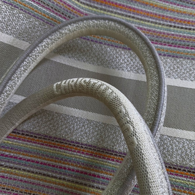 DIOR Book Tote 中號 卡其色織物刺繡
手提包-9