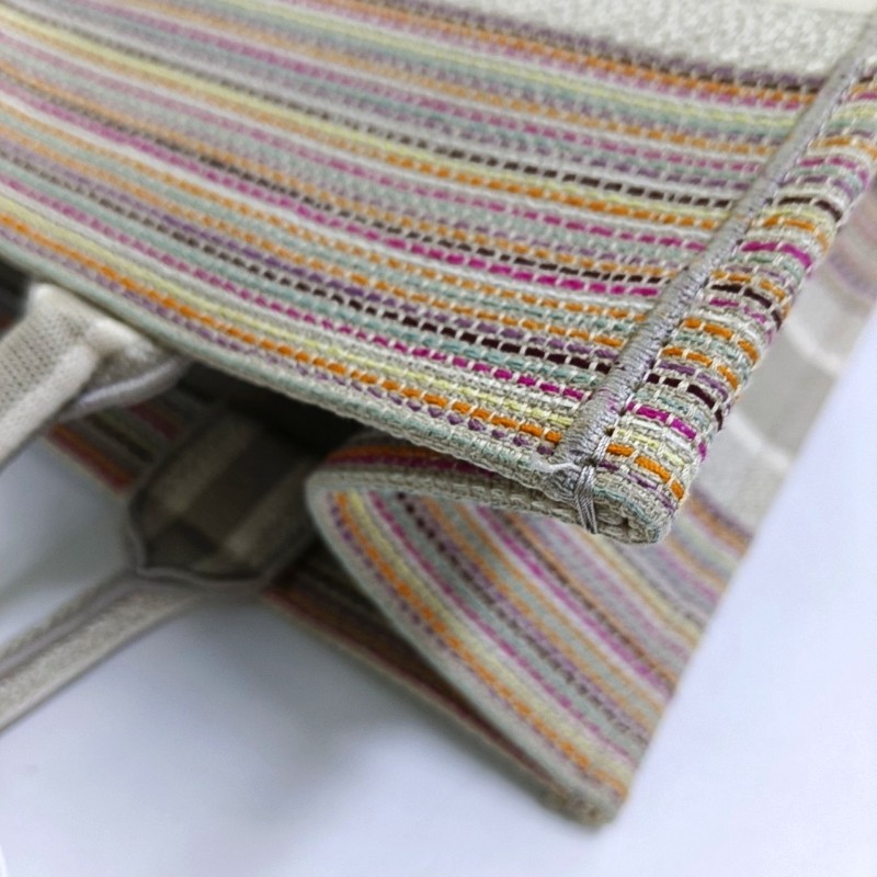 DIOR Book Tote 中號 卡其色織物刺繡
手提包-12