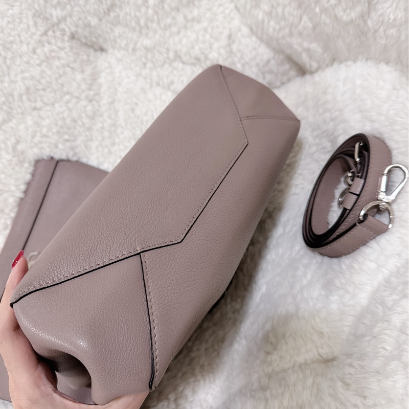 路易威登(Louis Vuitton)Lockme(手提肩背包)-21