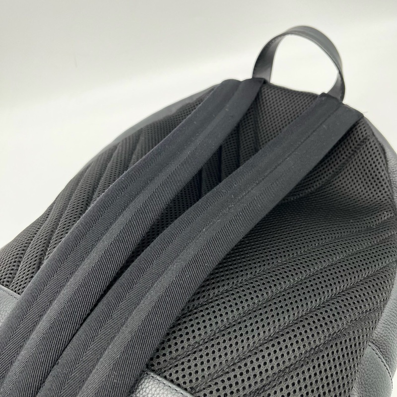 「JL精品代購」Lv全黑粒面小牛皮亞光金屬雙肩包-6