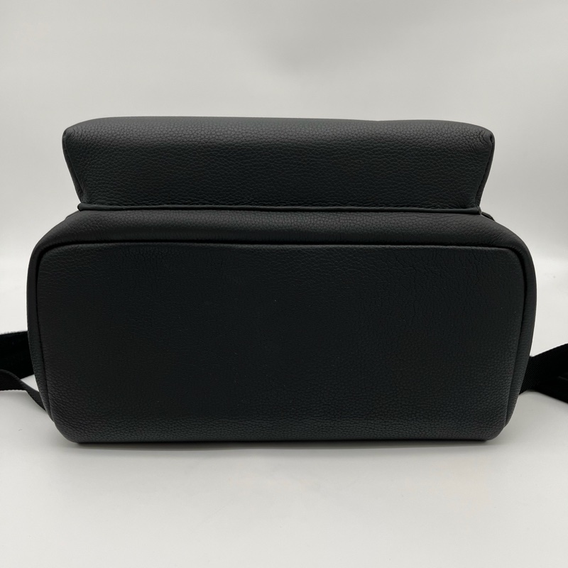 「JL精品代購」Lv全黑粒面小牛皮亞光金屬雙肩包-9