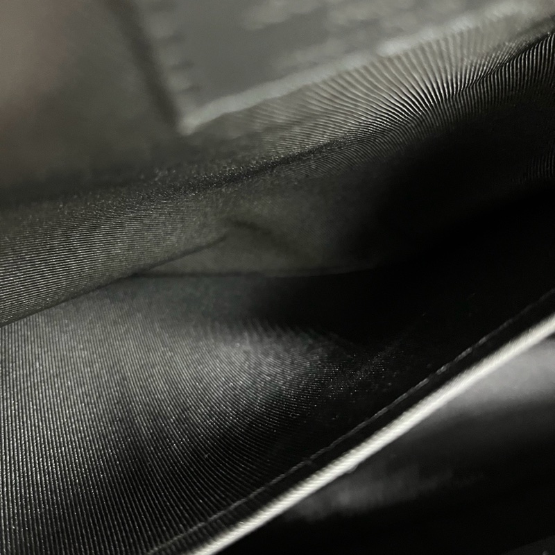 「JL精品代購」Lv全黑粒面小牛皮亞光金屬雙肩包-19