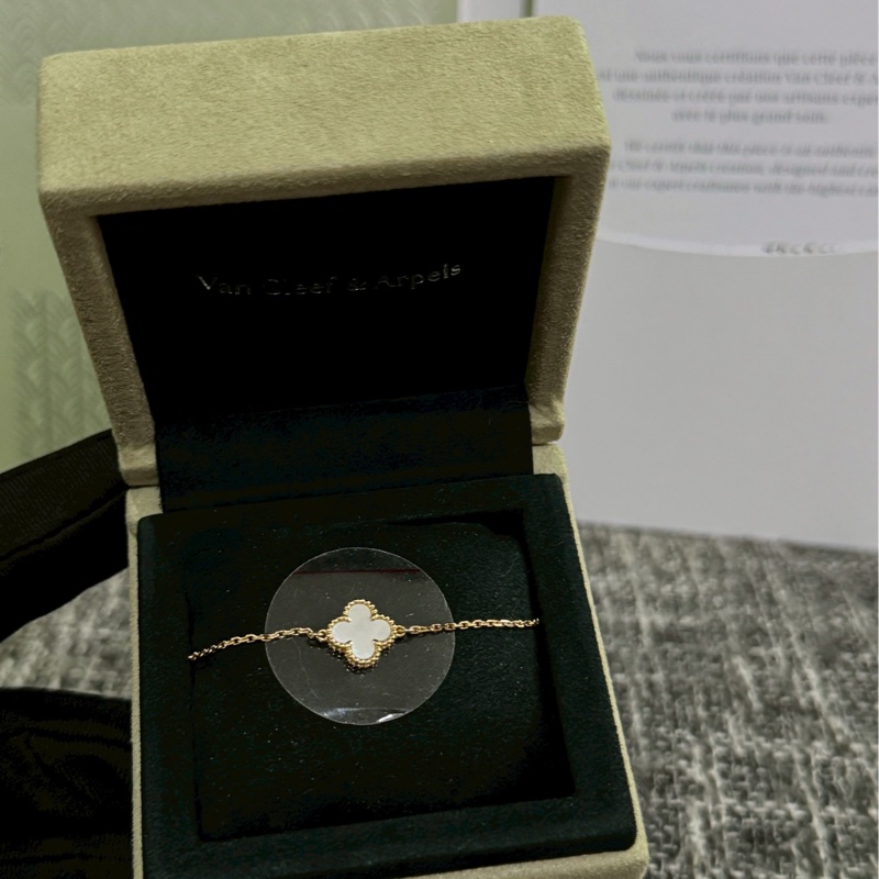 VCA 白母貝手鍊-1