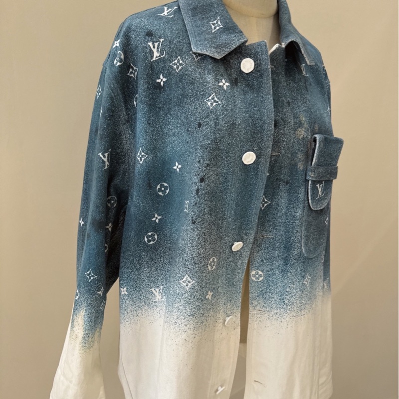 LV 星空漸層滿版Logo牛仔襯衫外套 size:L-1