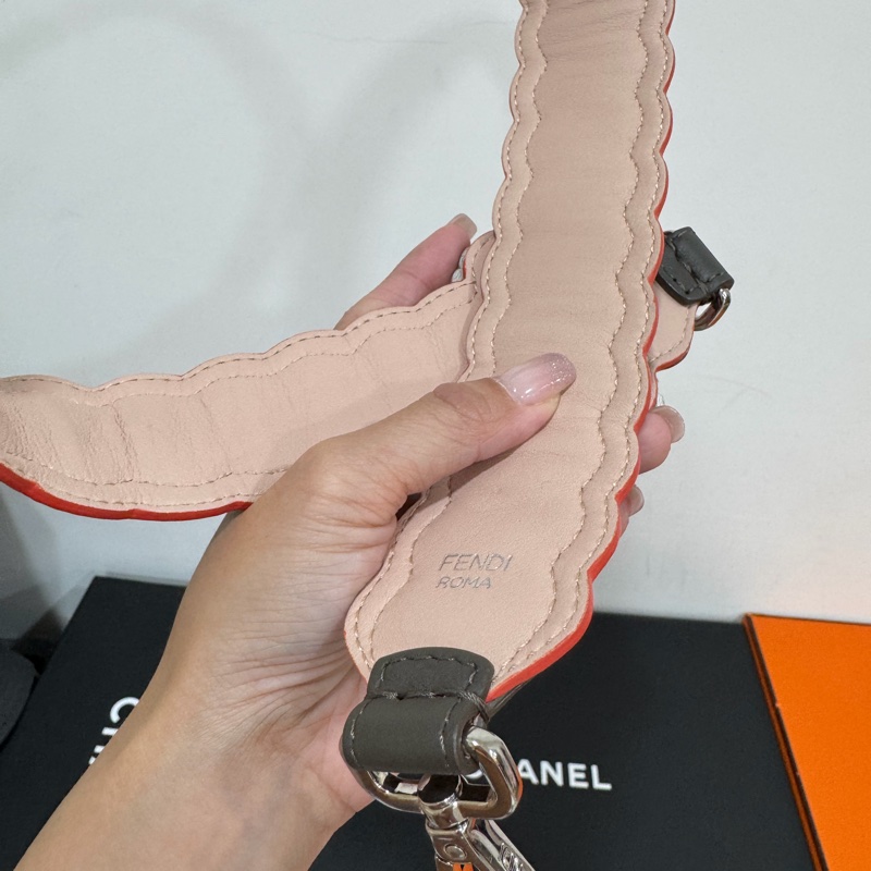 FENDI 灰 粉 小雞 背帶 肩背帶 斜背帶 長背帶 長肩帶-10