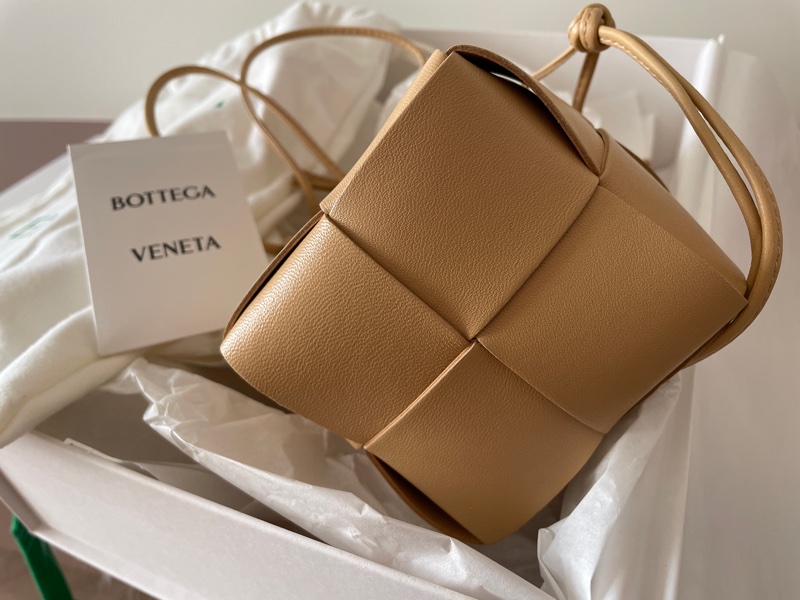 BV Mini Cassette Cross-Body Bucket 水桶包-3