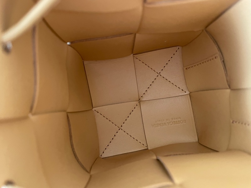 BV Mini Cassette Cross-Body Bucket 水桶包-4