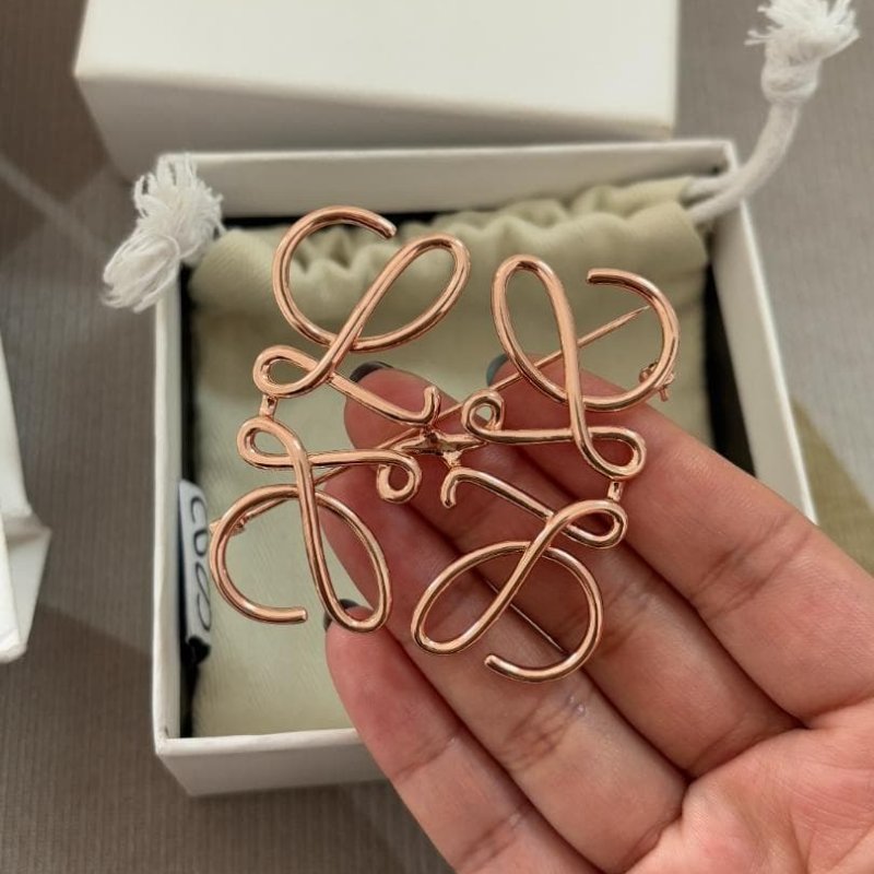 LOEWE 經典款 玫瑰金胸針-1