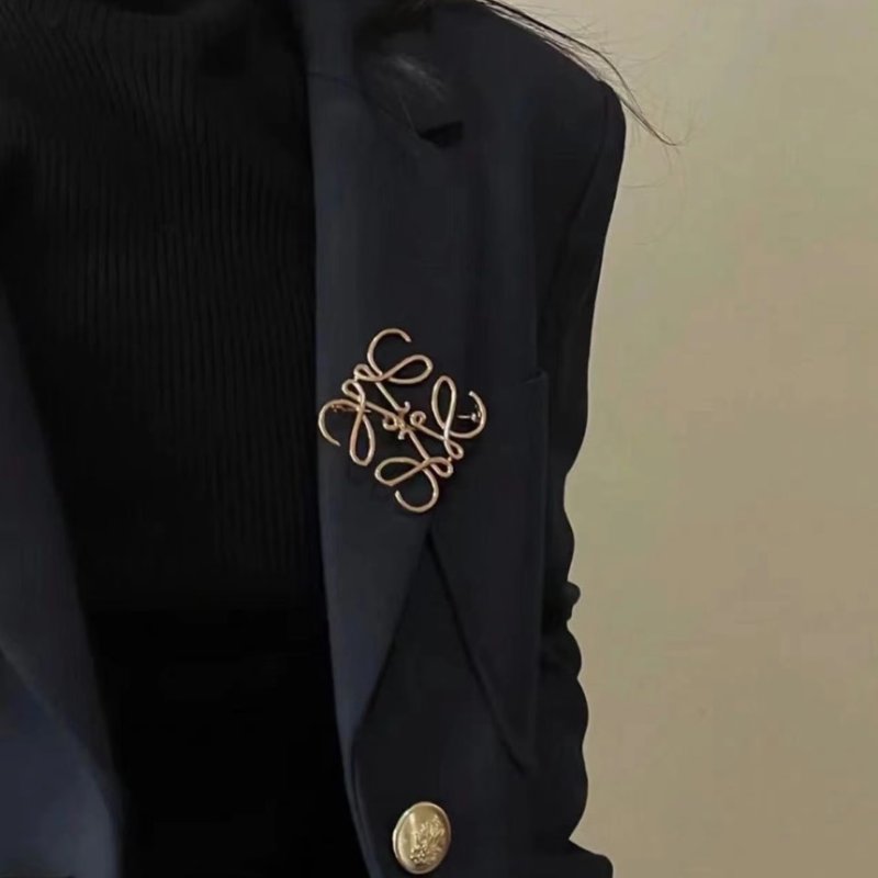 LOEWE 經典款 玫瑰金胸針-3