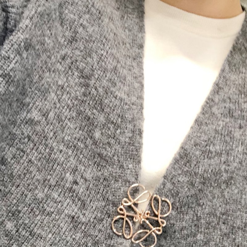 LOEWE 經典款 玫瑰金胸針-5