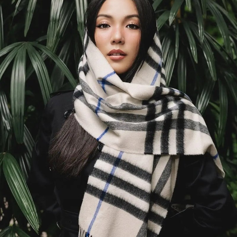 Burberry 格紋克什米爾圍巾🧣 米灰色-0
