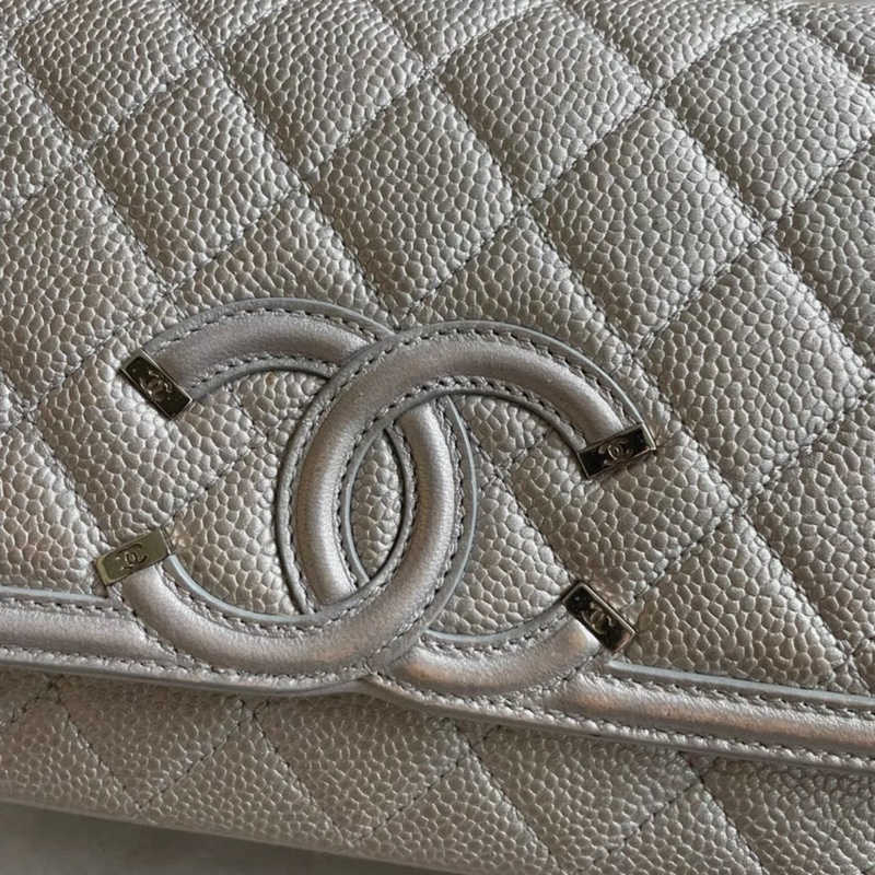 Chanel香奈兒銀色荔枝寬底雙C,22開-2