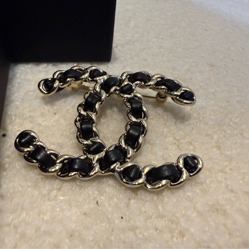 全新🖤🤍香奈兒經典款皮穿鏈胸針-14