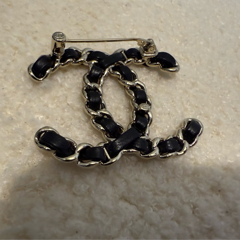 全新🖤🤍香奈兒經典款皮穿鏈胸針-16