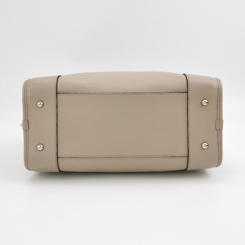 Loewe Amazona28牛皮大象灰加固邊角手提包-5