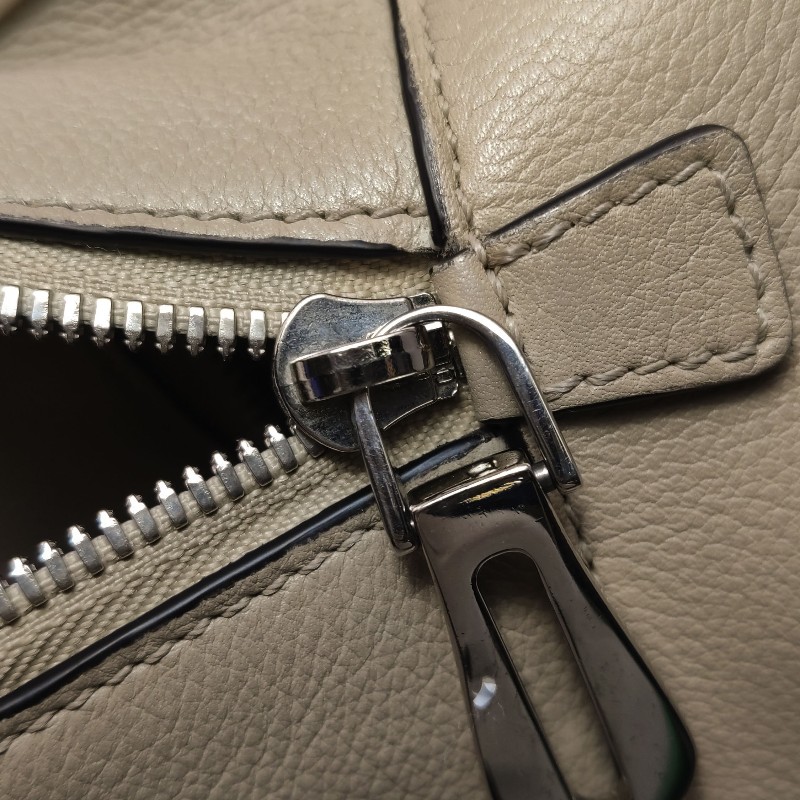 Loewe Amazona28牛皮大象灰加固邊角手提包-10