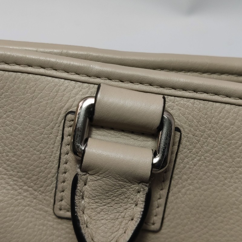 Loewe Amazona28牛皮大象灰加固邊角手提包-12