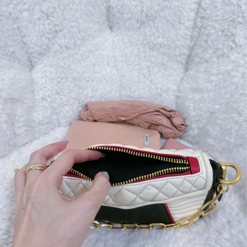 Miu Miu 機車包（全真皮）手提包-22