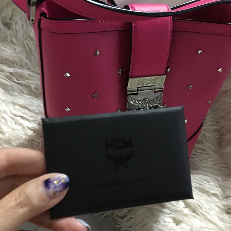 MCM 真皮 卯釘水桶包(肩背斜背包）-1