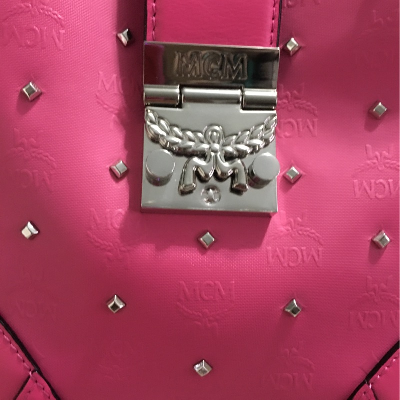 MCM 真皮 卯釘水桶包(肩背斜背包）-2