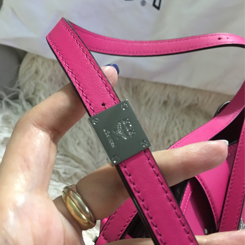 MCM 真皮 卯釘水桶包(肩背斜背包）-3