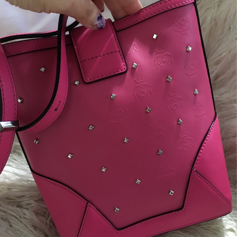 MCM 真皮 卯釘水桶包(肩背斜背包）-7