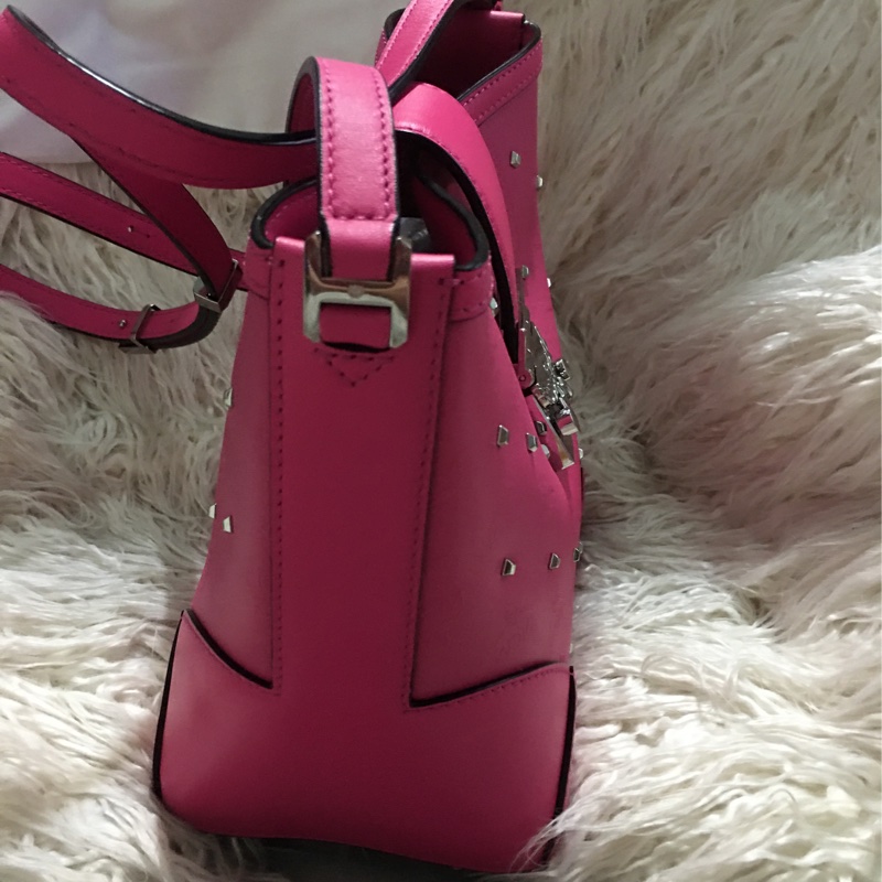 MCM 真皮 卯釘水桶包(肩背斜背包）-20