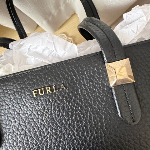 FURLA 全黑托特包