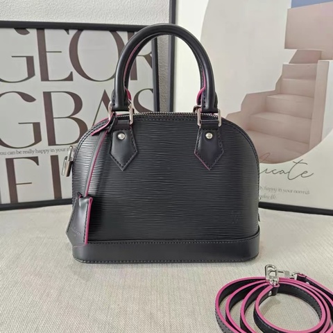 Louis Vuitton • Alma Bb 經典黑色水波紋貝殼包