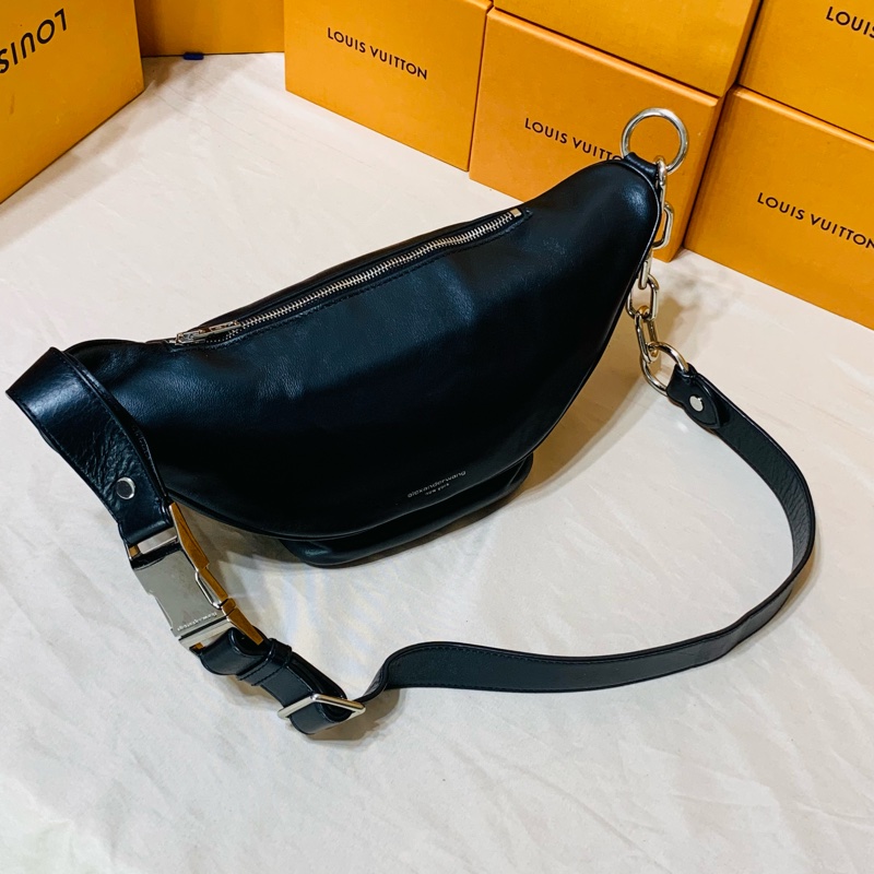 ✨質感百搭 Alexander Wang 亞歷山大王 皮革大腰包 胸包-3