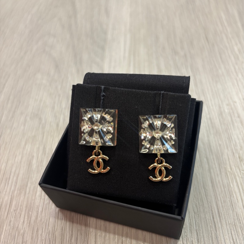 Chanel冰磚淡金色耳環,適合簡約禮服或冬天配戴-0