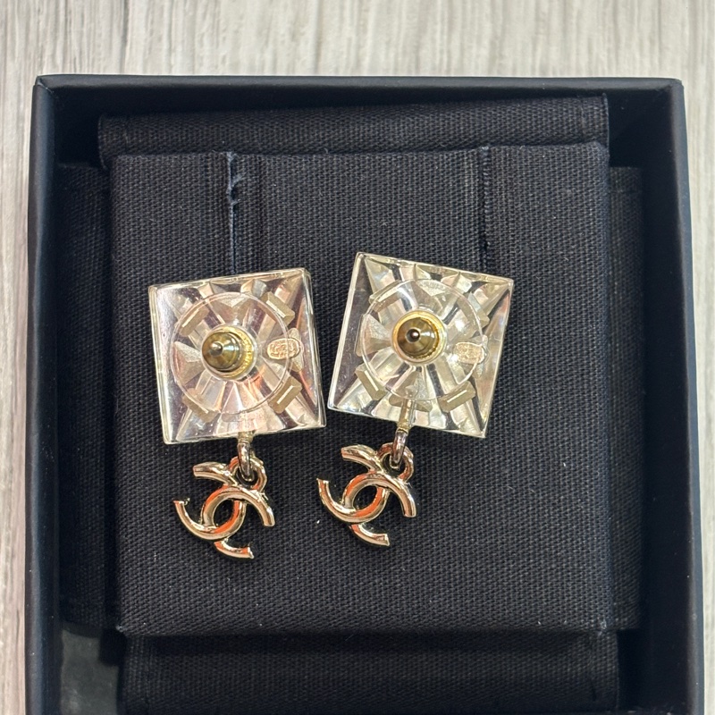 Chanel冰磚淡金色耳環,適合簡約禮服或冬天配戴-7