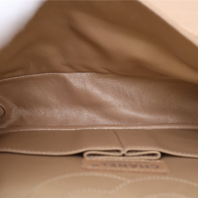 CHANEL 2.55口蓋包小號245號蝴蝶徽章菱格紋金色牛皮20開銀扣肩背包-2