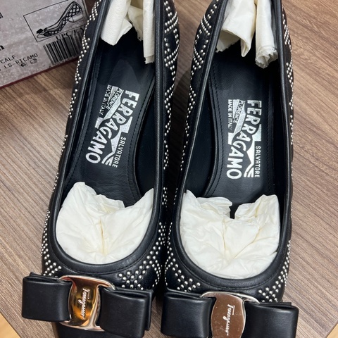 98新閑置品  Ferragamo Vara 3cm size 5.5