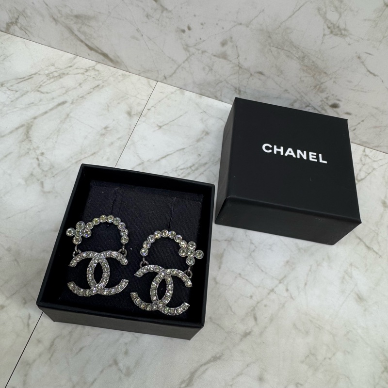 Chanel .雙C LOGO水鑽造型花針式耳環-0