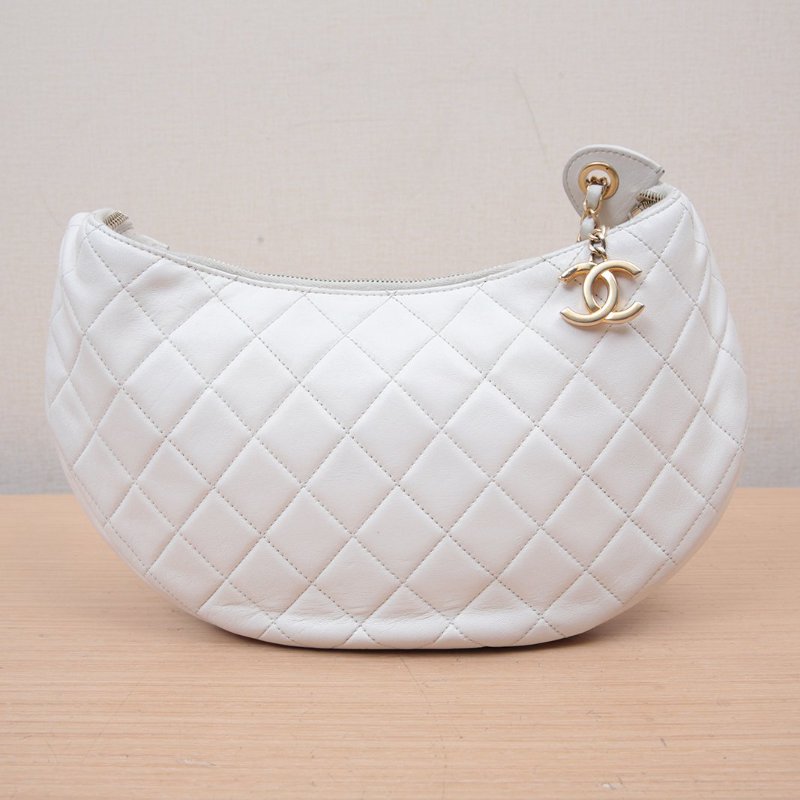 CHANEL 嬉皮包多鏈28開白色28開肩背包-1