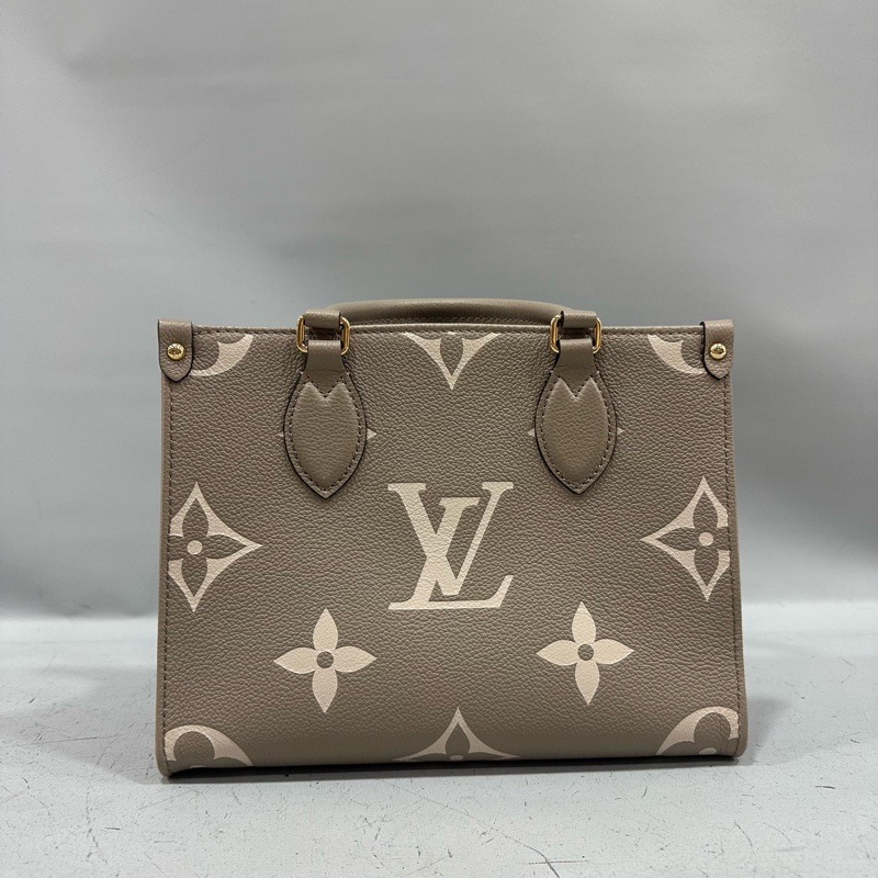 LV M45779 奶茶色牛皮壓紋in the go 斜背背 pm-2