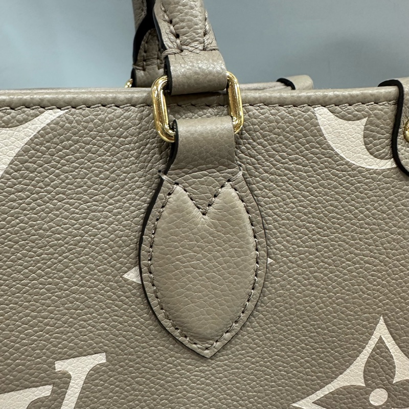 LV M45779 奶茶色牛皮壓紋in the go 斜背背 pm-11