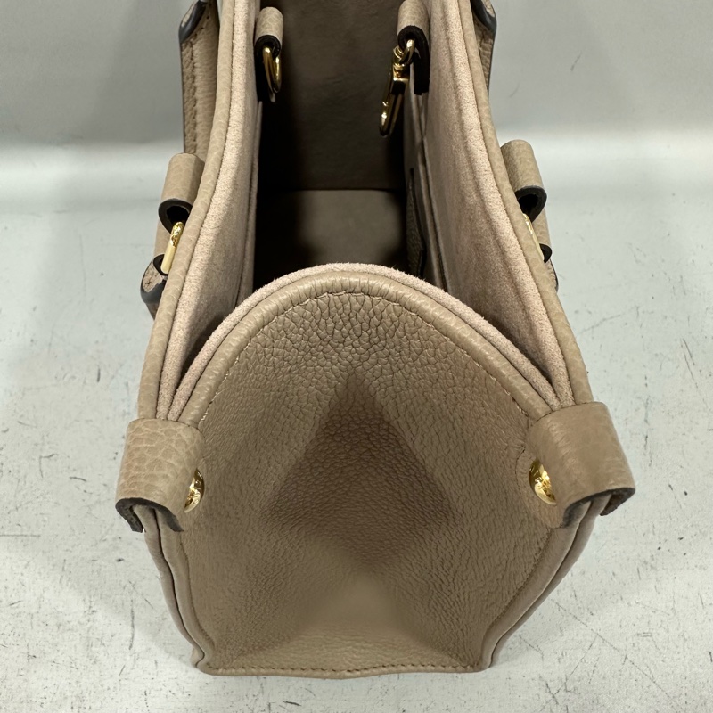 LV M45779 奶茶色牛皮壓紋in the go 斜背背 pm-17