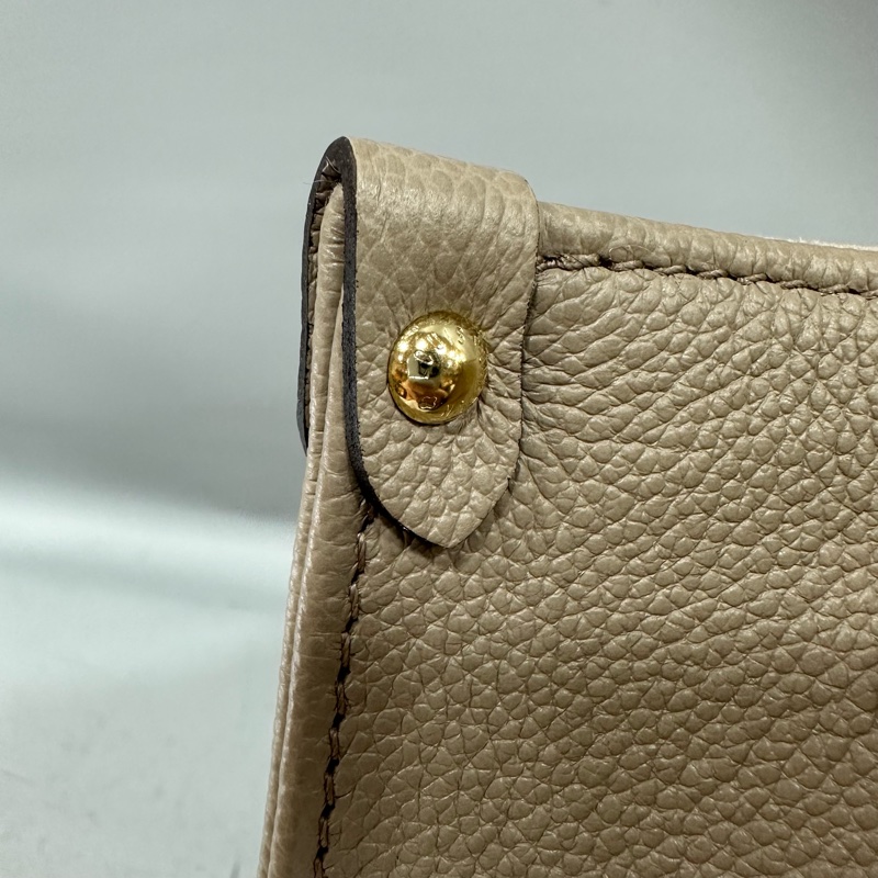LV M45779 奶茶色牛皮壓紋in the go 斜背背 pm-18